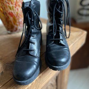 Size 7.5  BOC  Leather  lace up combat boots
